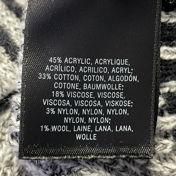 EUC- Mock neck sweater size XS - Picture 4 of 4